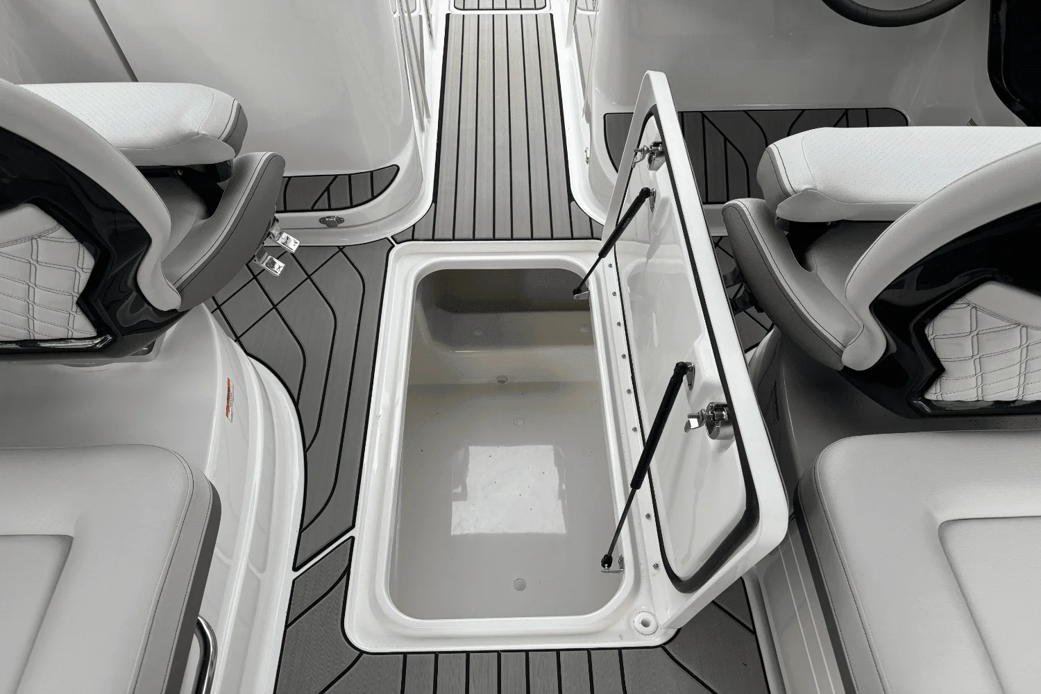 2025 Sea Ray SLX 260 Outboard Image Thumbnail #31