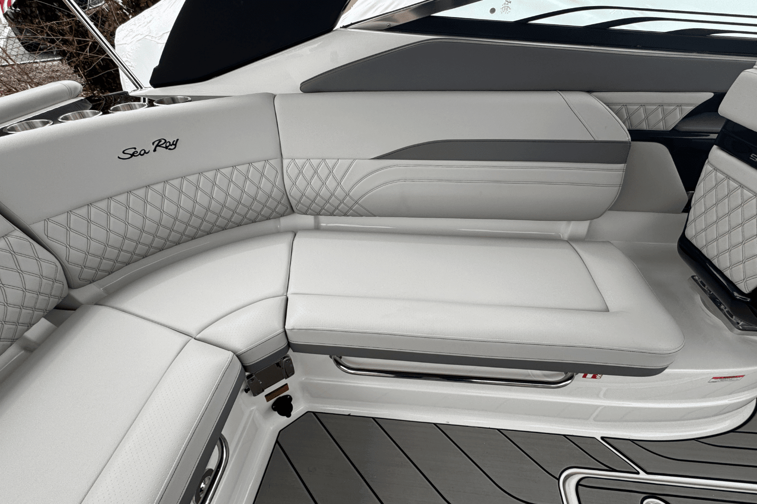 2025 Sea Ray SLX 260 Outboard Image Thumbnail #22