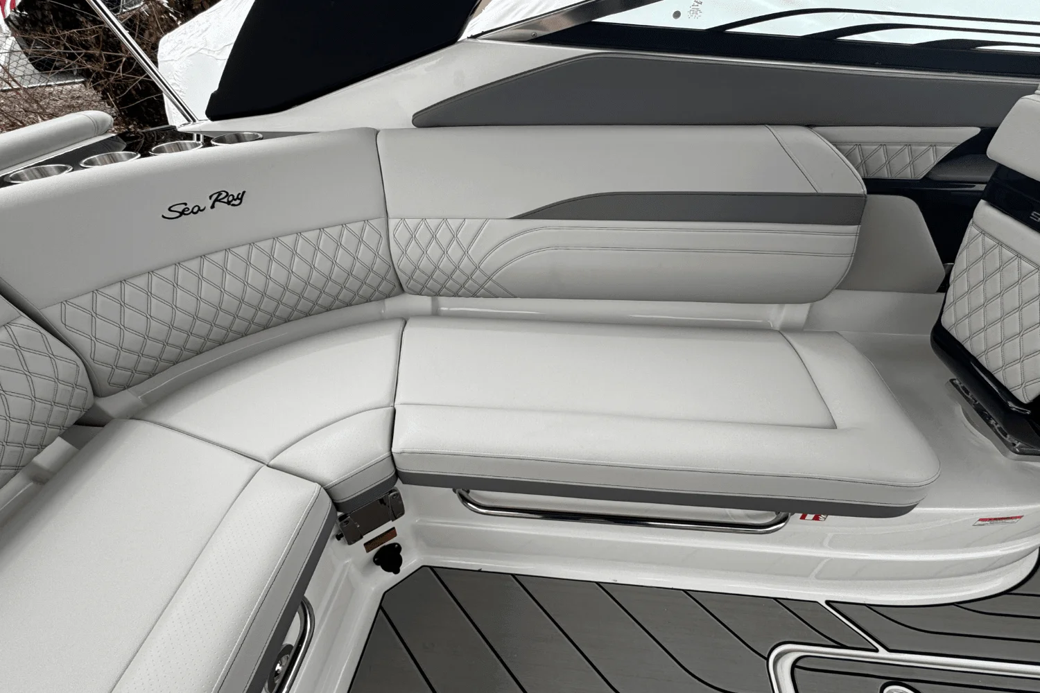 2025 Sea Ray SLX 260 Outboard Image Thumbnail #22