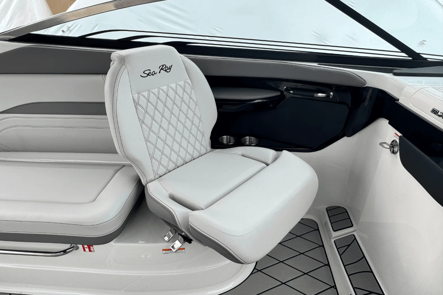 2025 Sea Ray SLX 260 Outboard Image Thumbnail #48