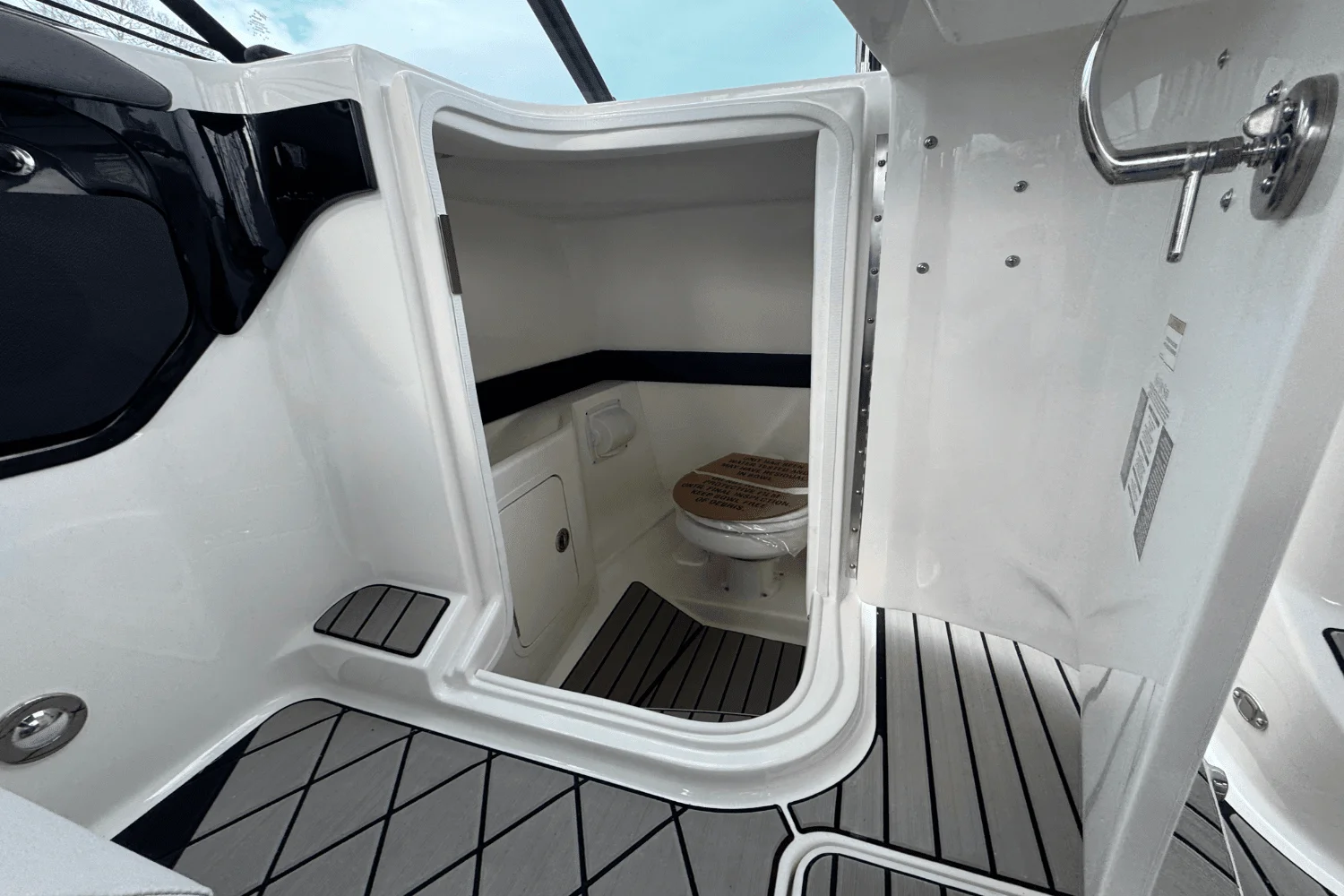 2025 Sea Ray SLX 260 Outboard Image Thumbnail #52