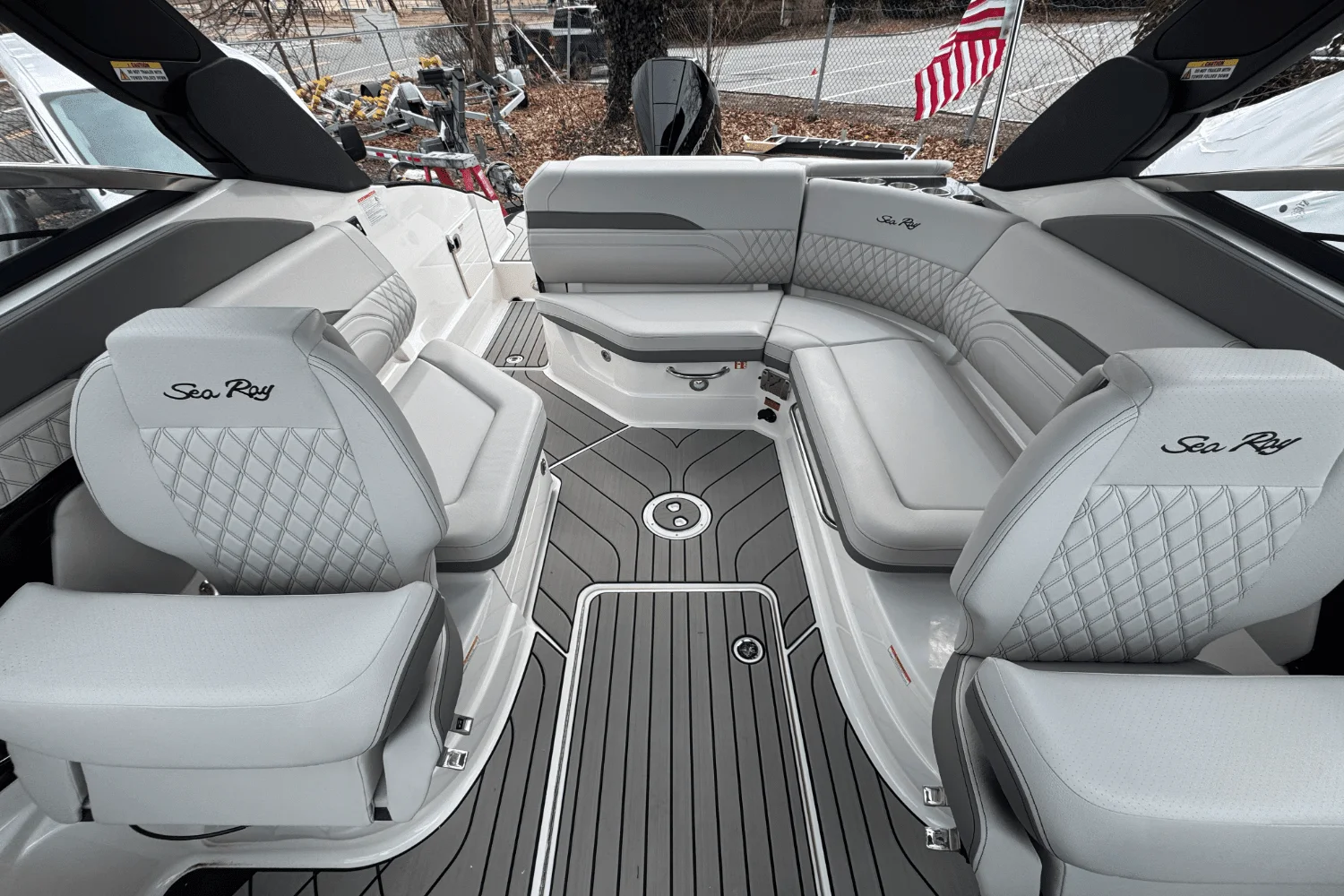 2025 Sea Ray SLX 260 Outboard Image Thumbnail #32