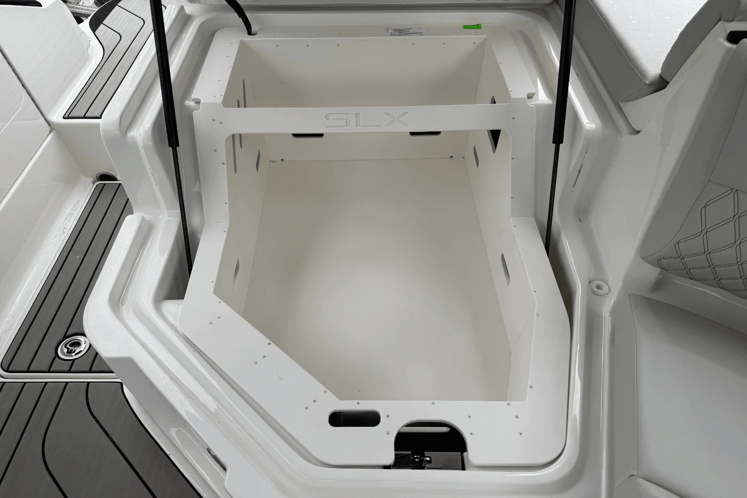 2025 Sea Ray SLX 260 Outboard Image Thumbnail #20