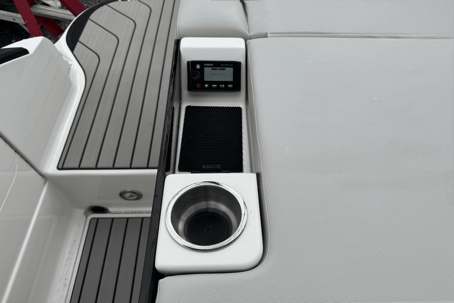 2025 Sea Ray SLX 260 Outboard Image Thumbnail #18