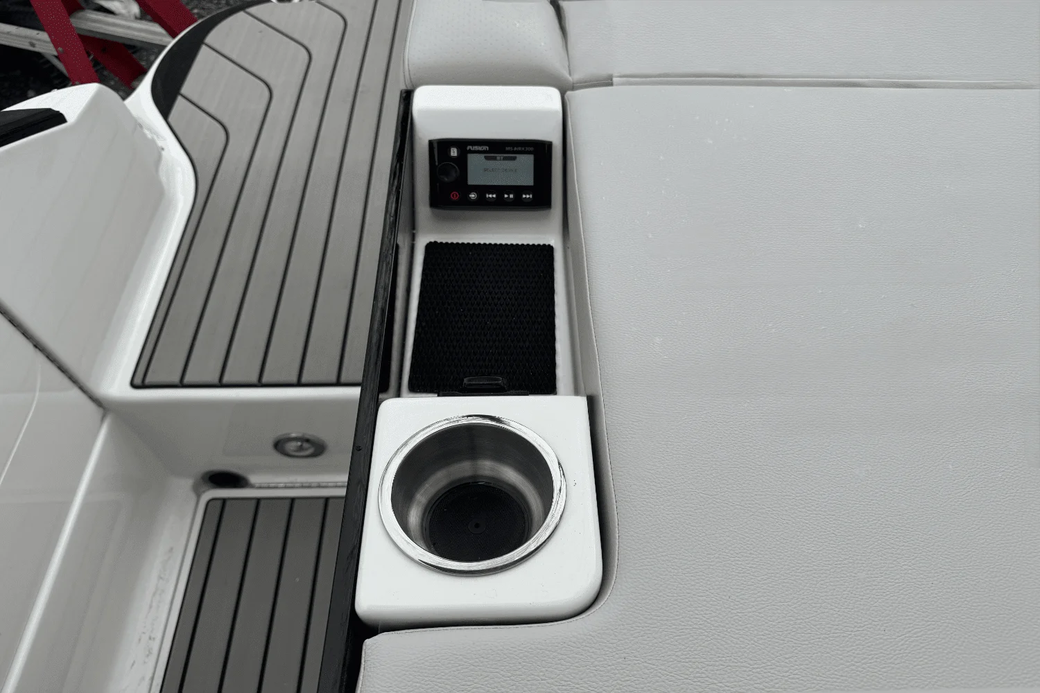 2025 Sea Ray SLX 260 Outboard Image Thumbnail #18