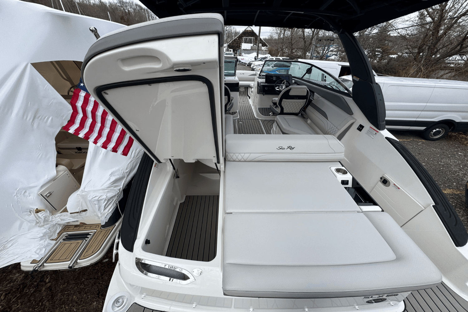 2025 Sea Ray SLX 260 Outboard Image Thumbnail #10