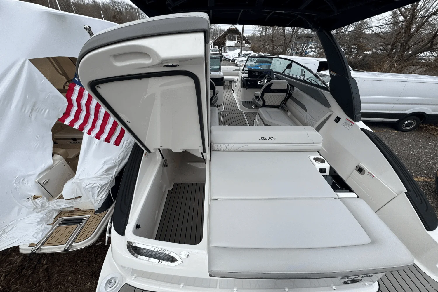 2025 Sea Ray SLX 260 Outboard Image Thumbnail #10