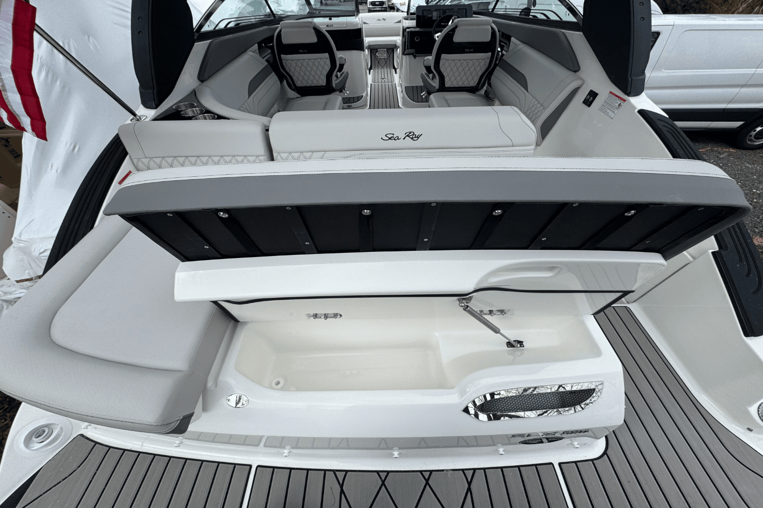 2025 Sea Ray SLX 260 Outboard Image Thumbnail #9