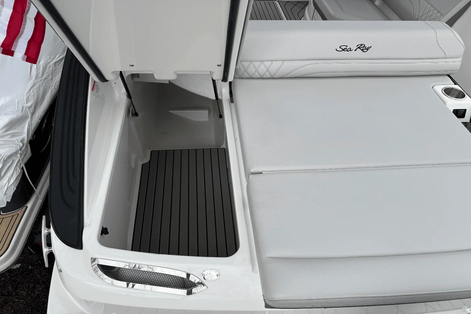 2025 Sea Ray SLX 260 Outboard Image Thumbnail #11