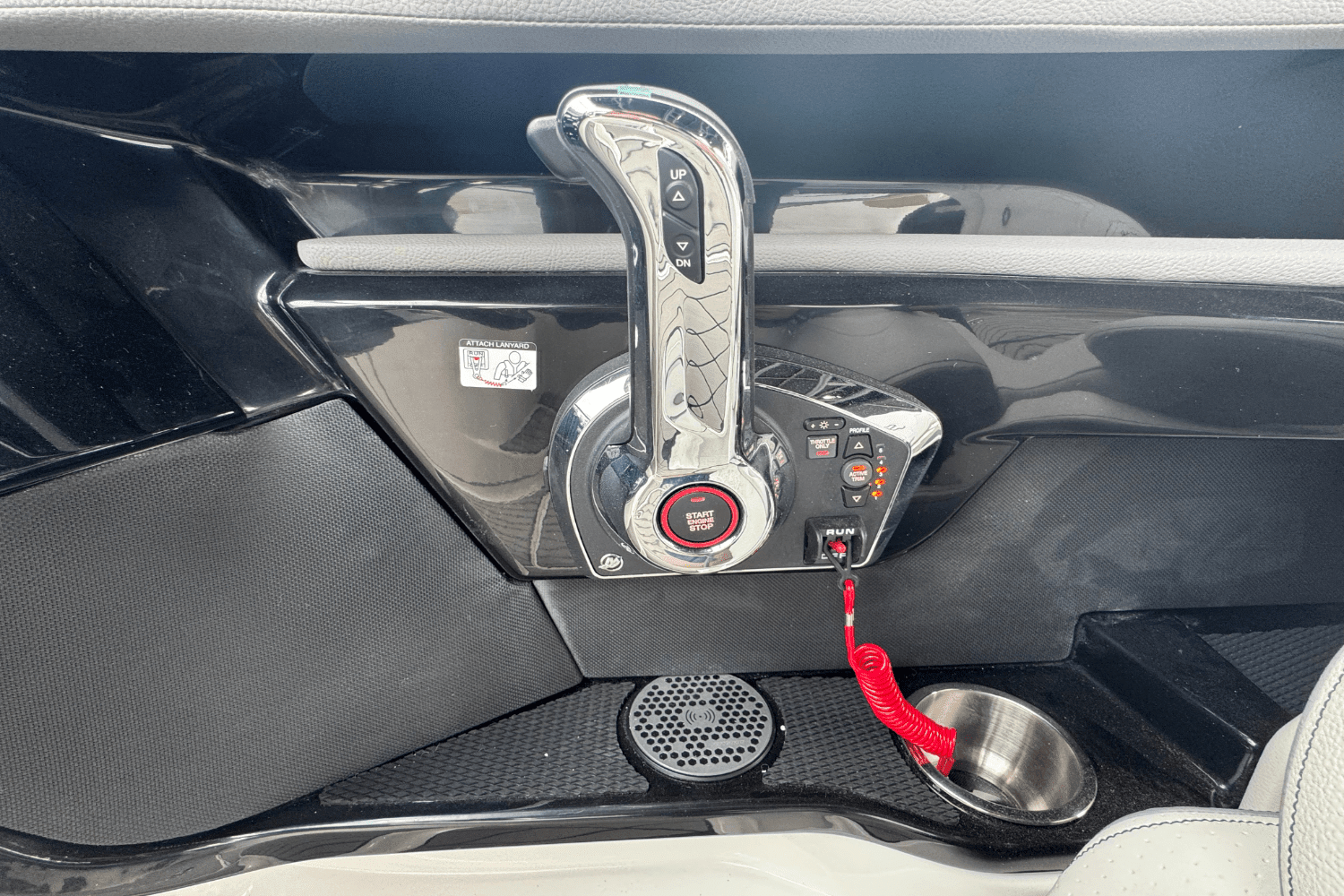 2025 Sea Ray SLX 260 Outboard Image Thumbnail #38