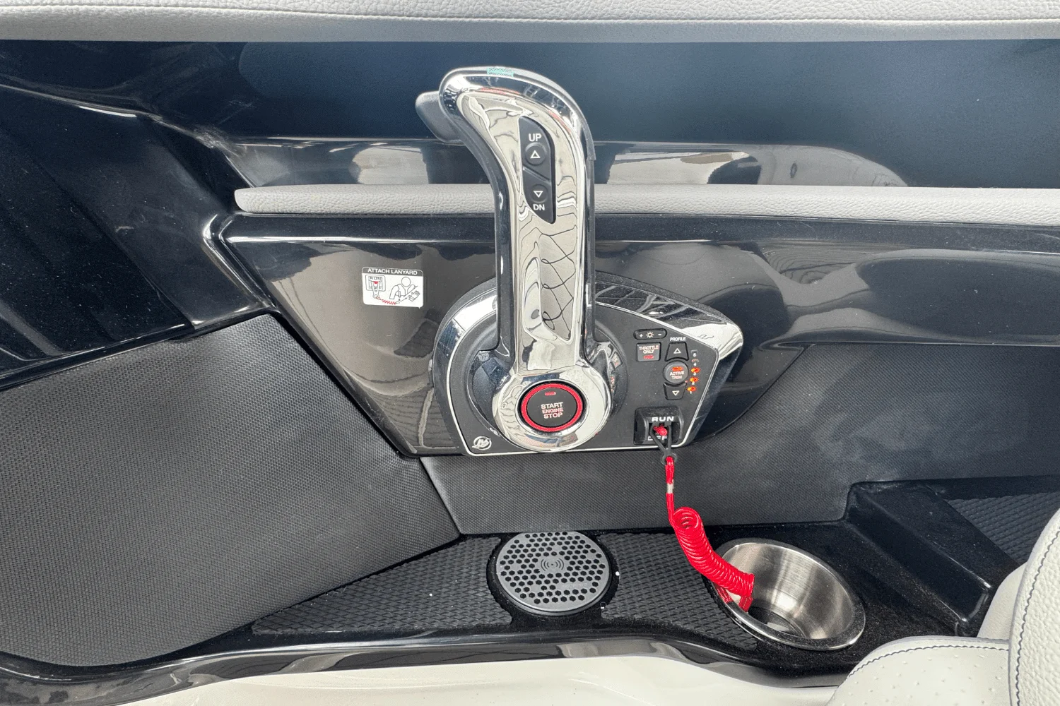 2025 Sea Ray SLX 260 Outboard Image Thumbnail #38