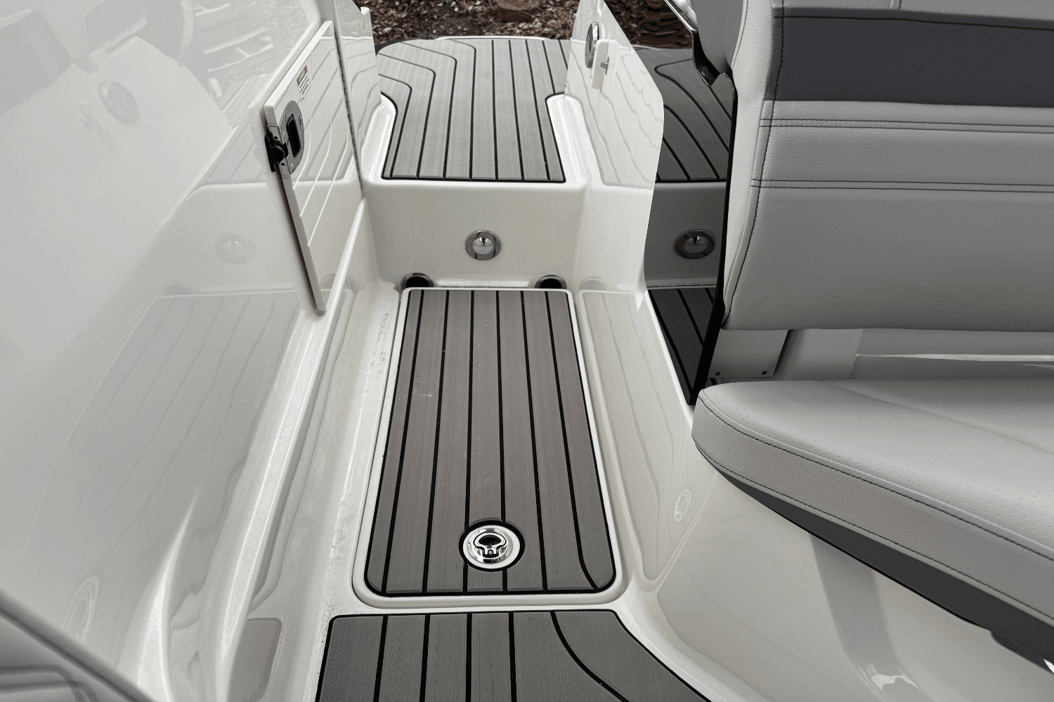 2025 Sea Ray SLX 260 Outboard Image Thumbnail #16