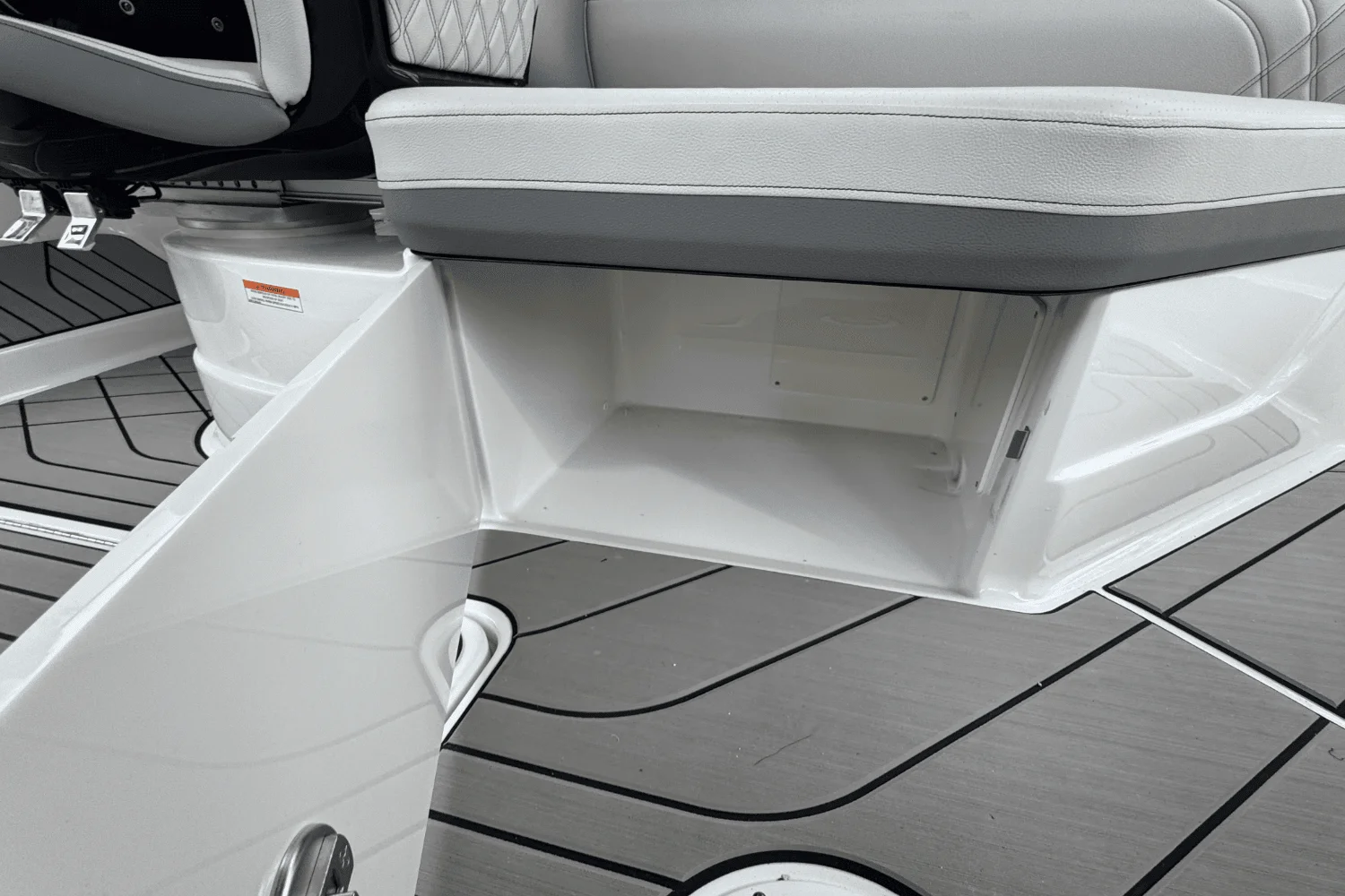 2025 Sea Ray SLX 260 Outboard Image Thumbnail #26