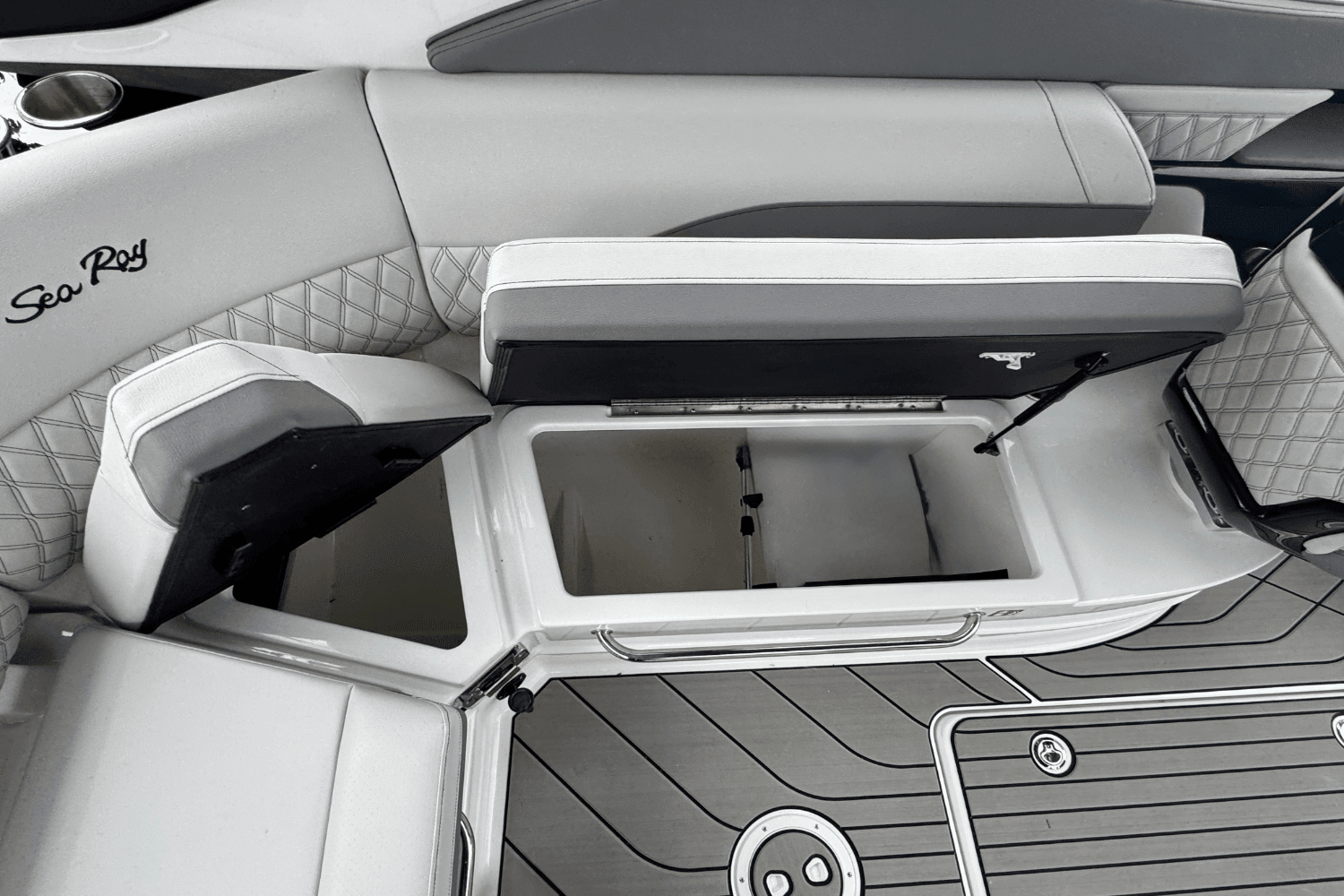 2025 Sea Ray SLX 260 Outboard Image Thumbnail #23