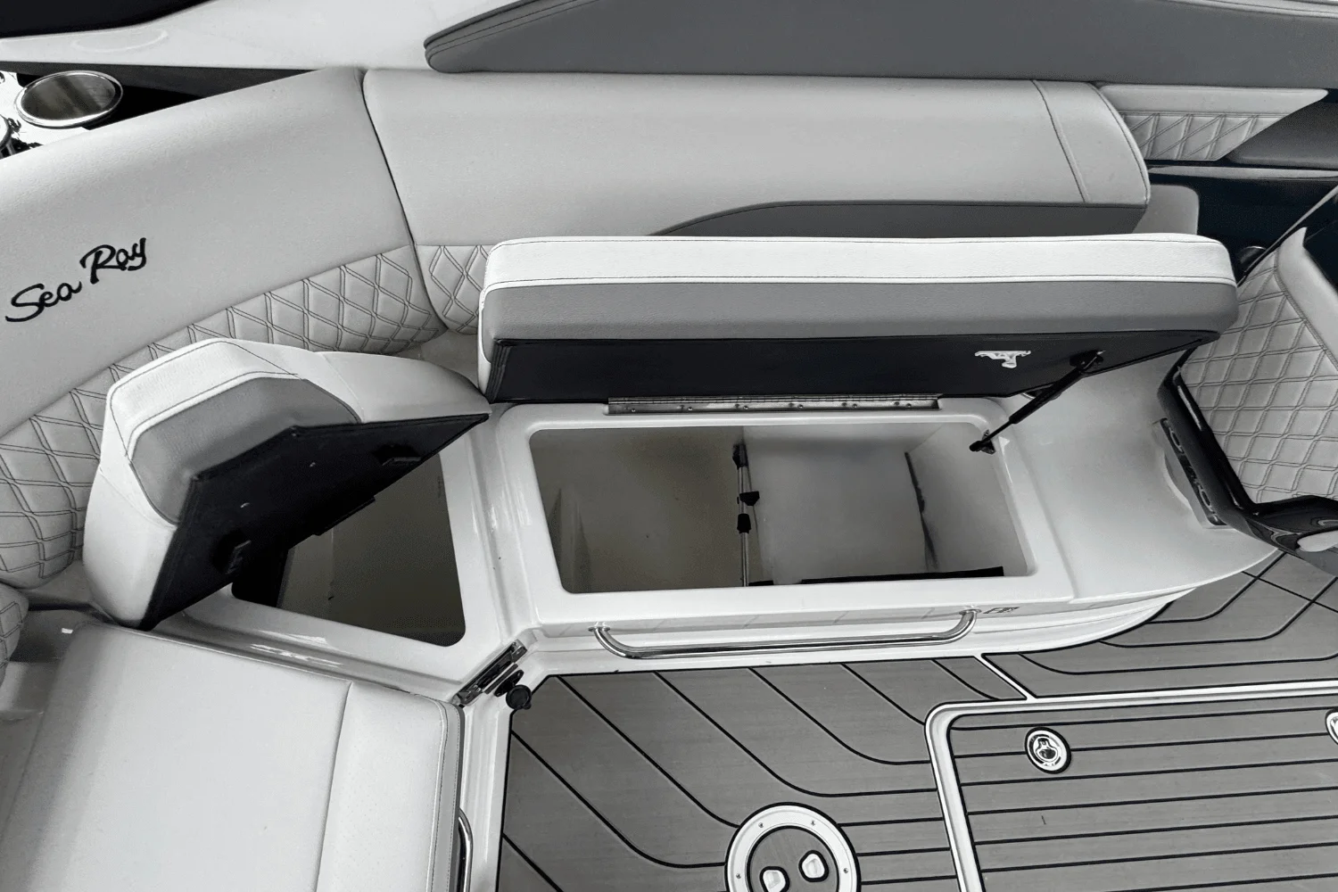 2025 Sea Ray SLX 260 Outboard Image Thumbnail #23