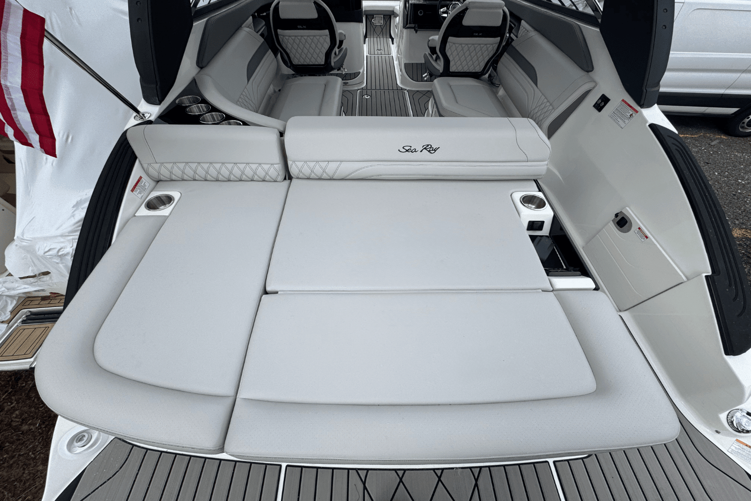 2025 Sea Ray SLX 260 Outboard Image Thumbnail #6