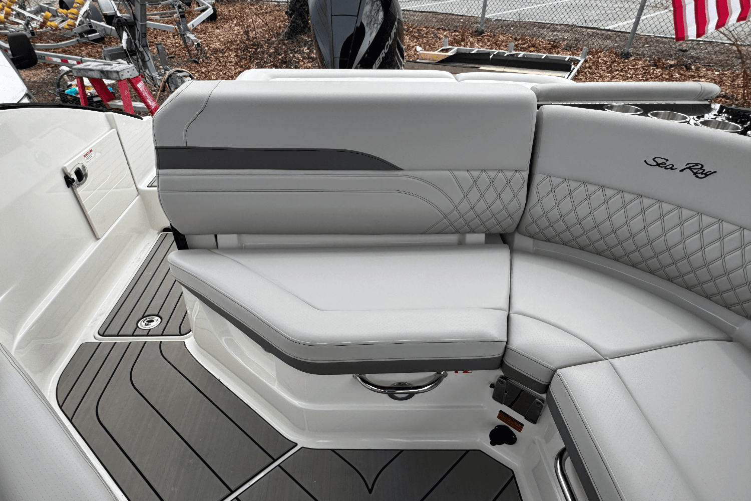 2025 Sea Ray SLX 260 Outboard Image Thumbnail #21