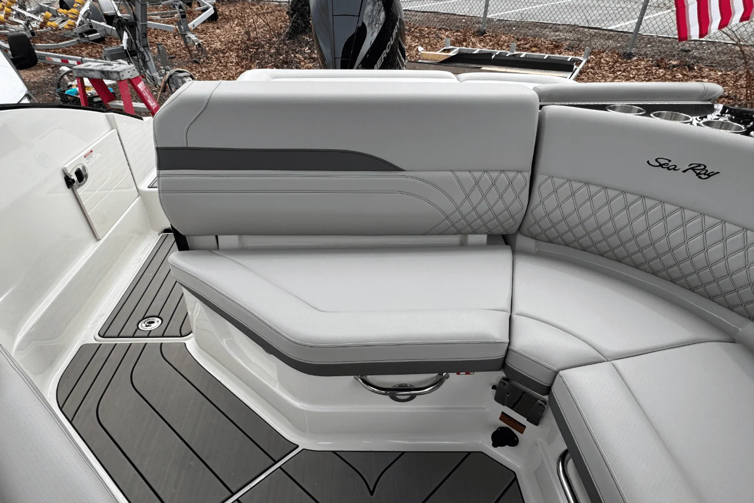 2025 Sea Ray SLX 260 Outboard Image Thumbnail #21