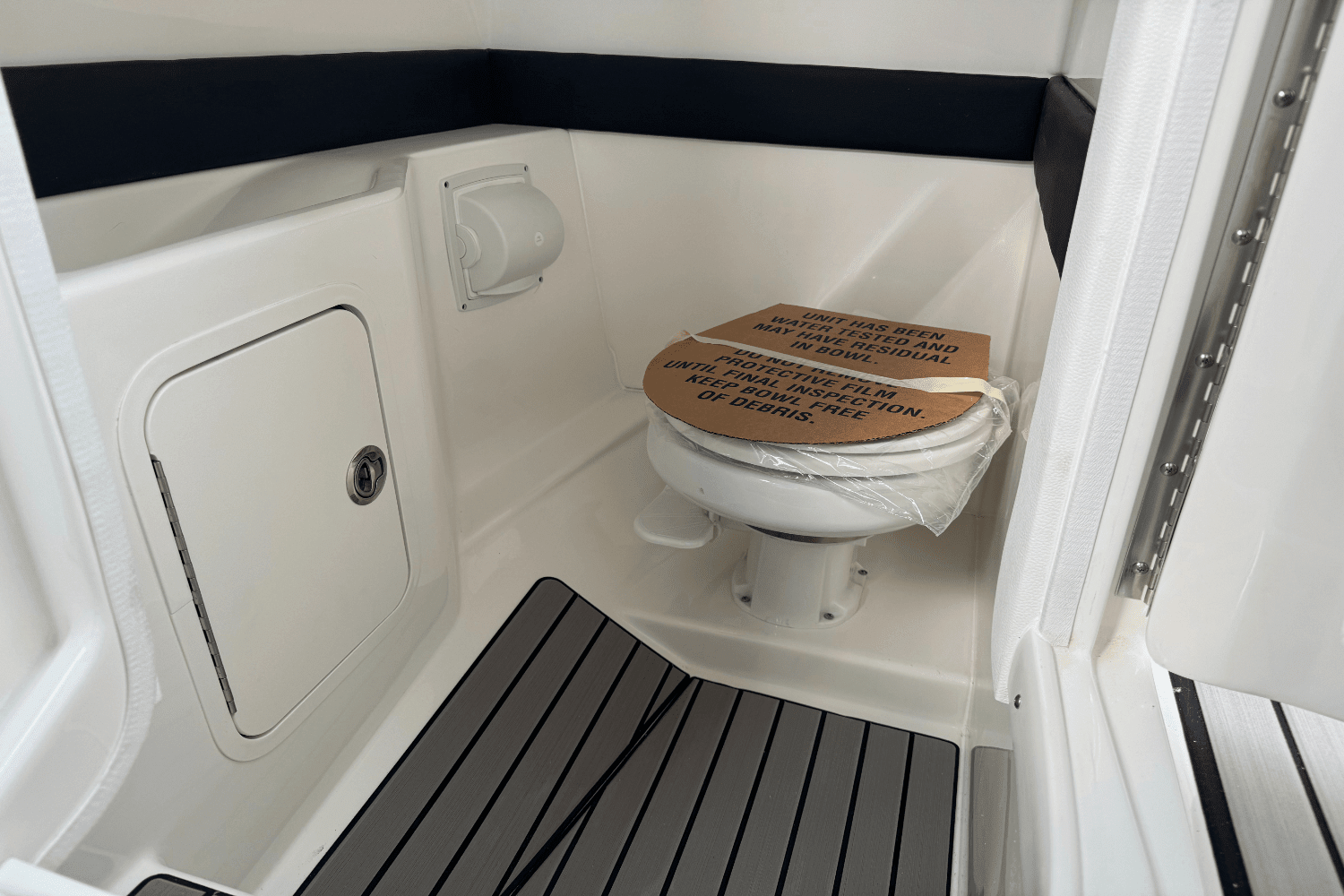 2025 Sea Ray SLX 260 Outboard Image Thumbnail #53