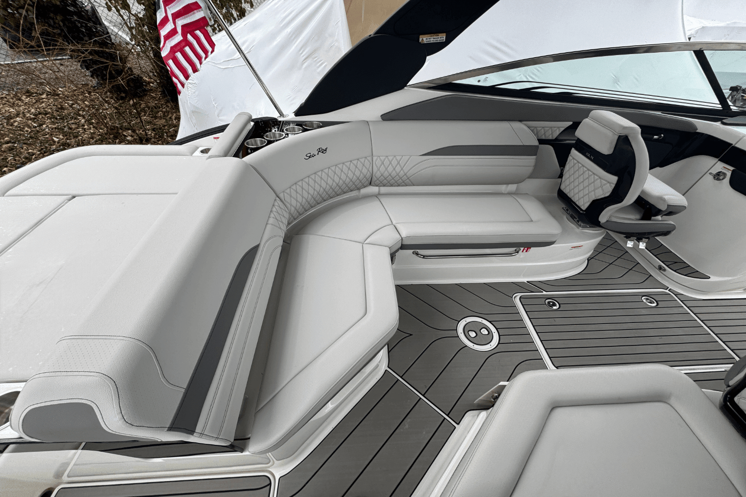 2025 Sea Ray SLX 260 Outboard Image Thumbnail #14