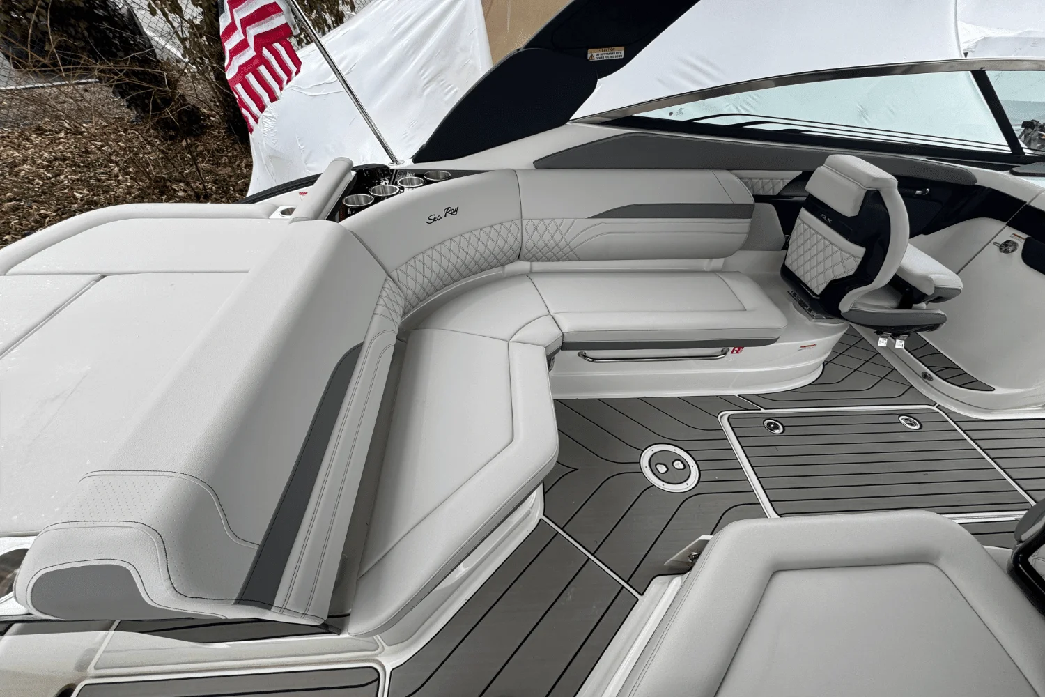 2025 Sea Ray SLX 260 Outboard Image Thumbnail #14