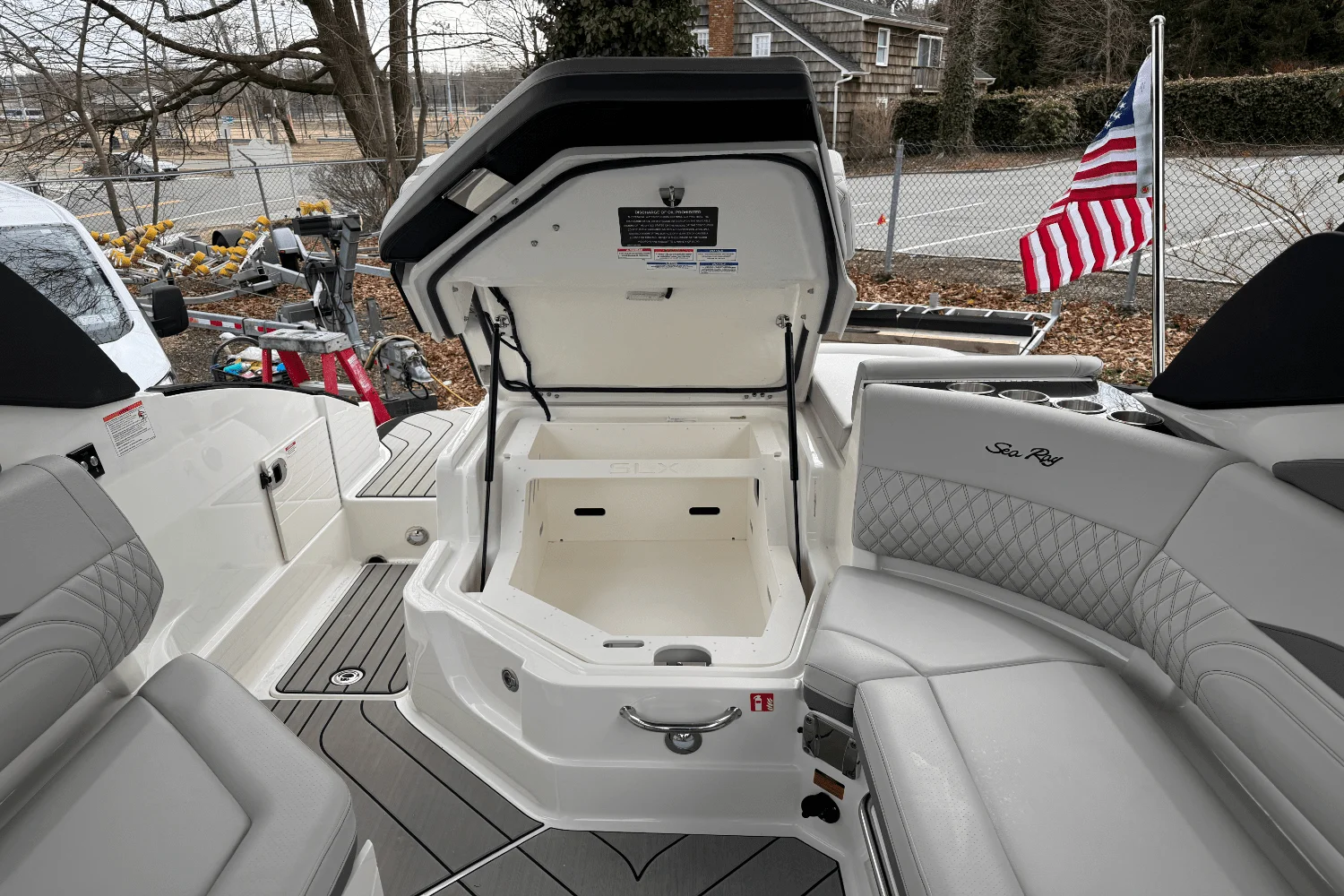 2025 Sea Ray SLX 260 Outboard Image Thumbnail #19