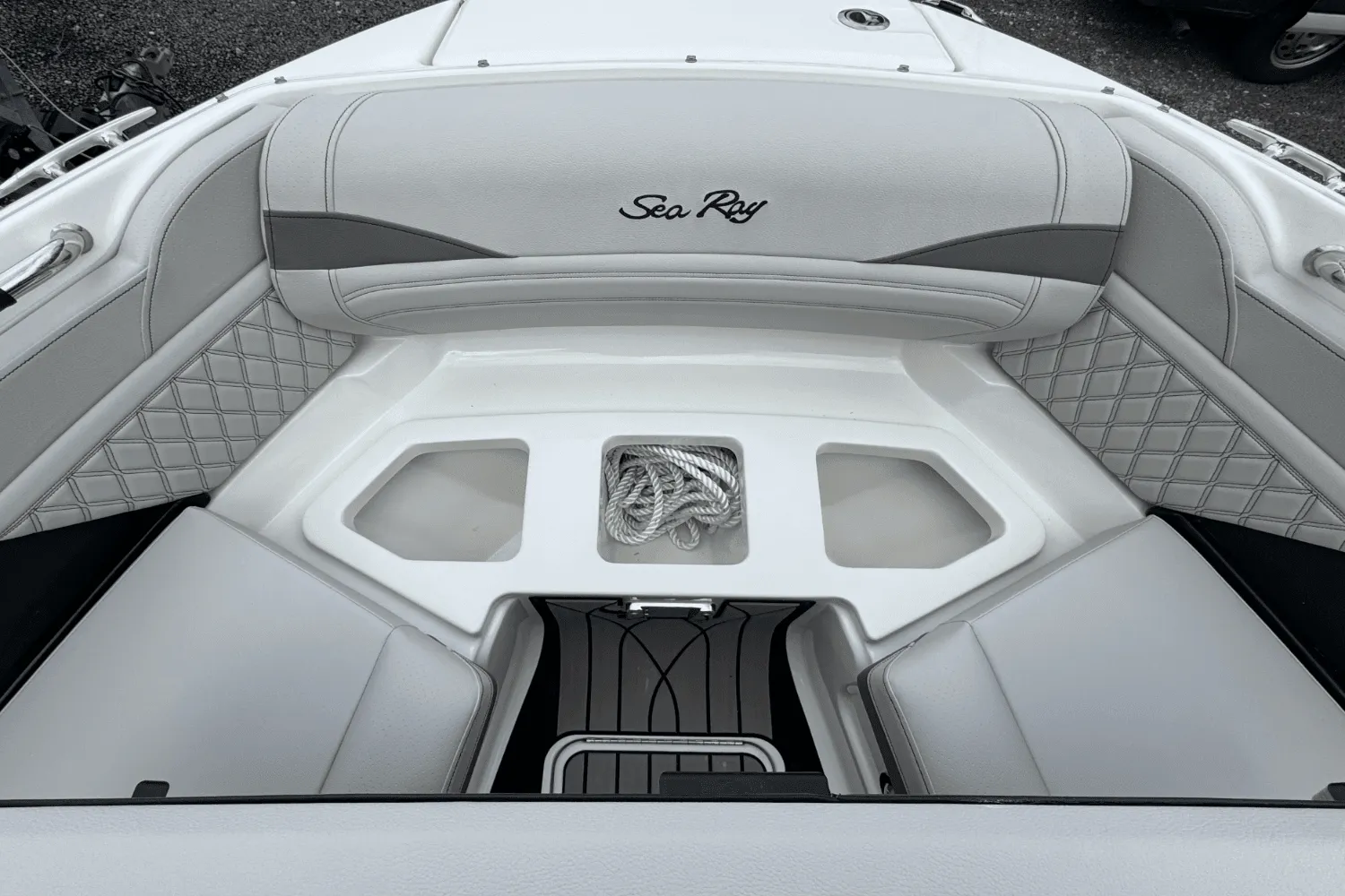 2025 Sea Ray SLX 260 Outboard Image Thumbnail #70