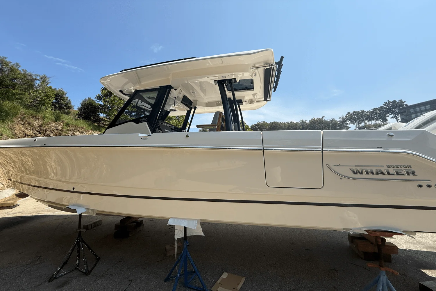 2026 Boston Whaler 360 Outrage Image Thumbnail #13