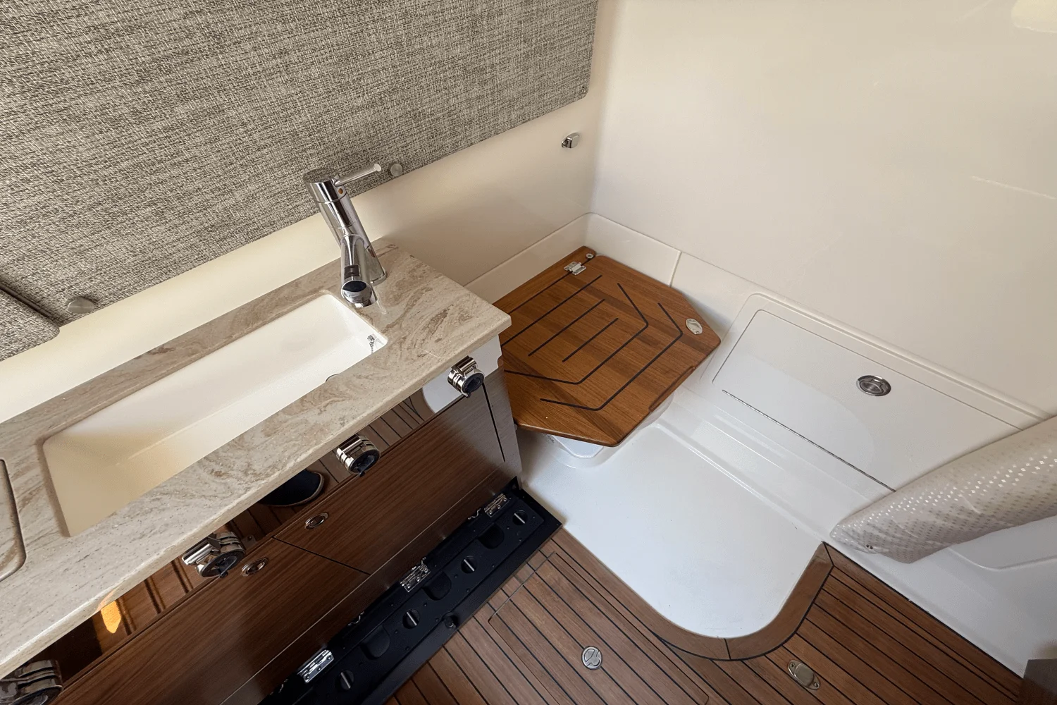 2026 Boston Whaler 360 Outrage Image Thumbnail #28