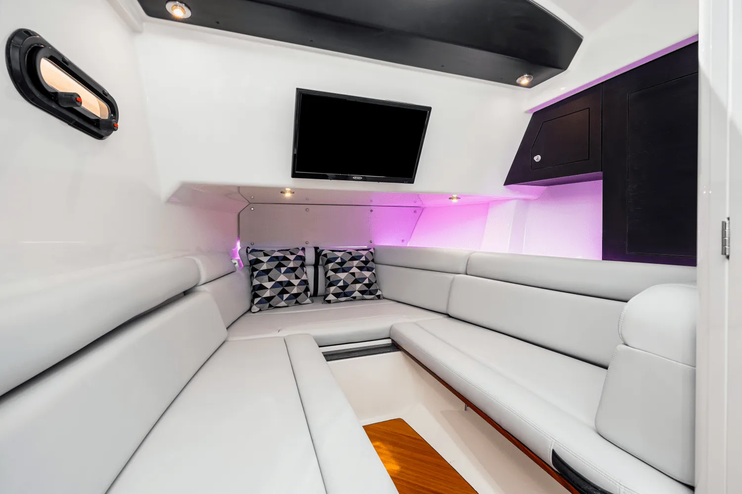 2025 Boston Whaler 350 Realm Image Thumbnail #57