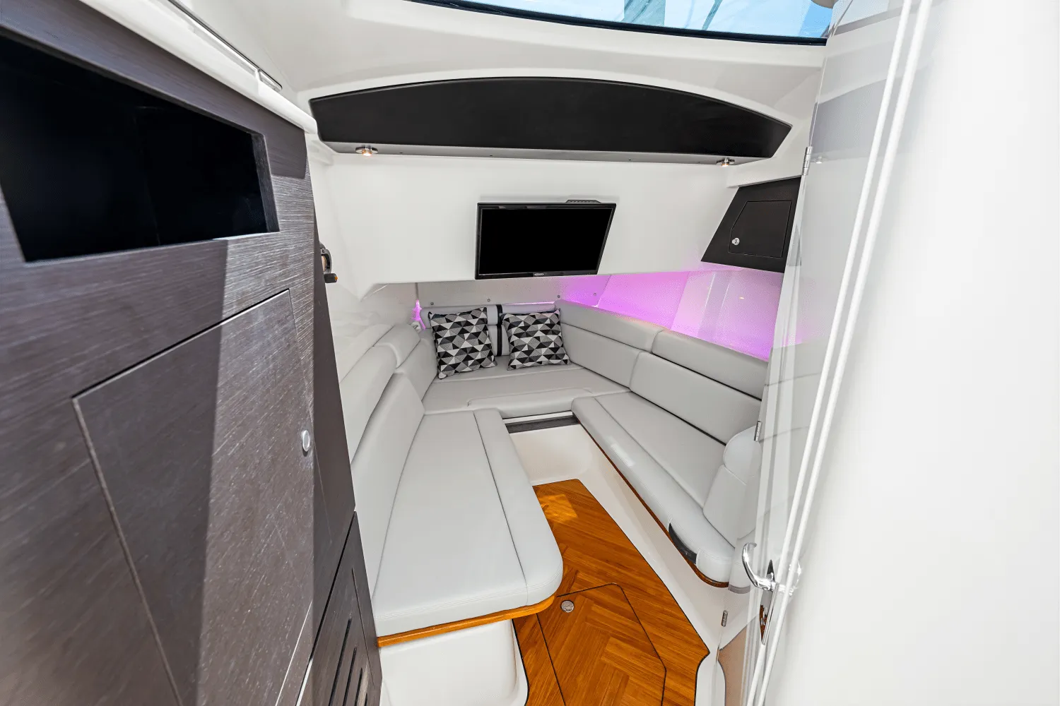 2025 Boston Whaler 350 Realm Image Thumbnail #56