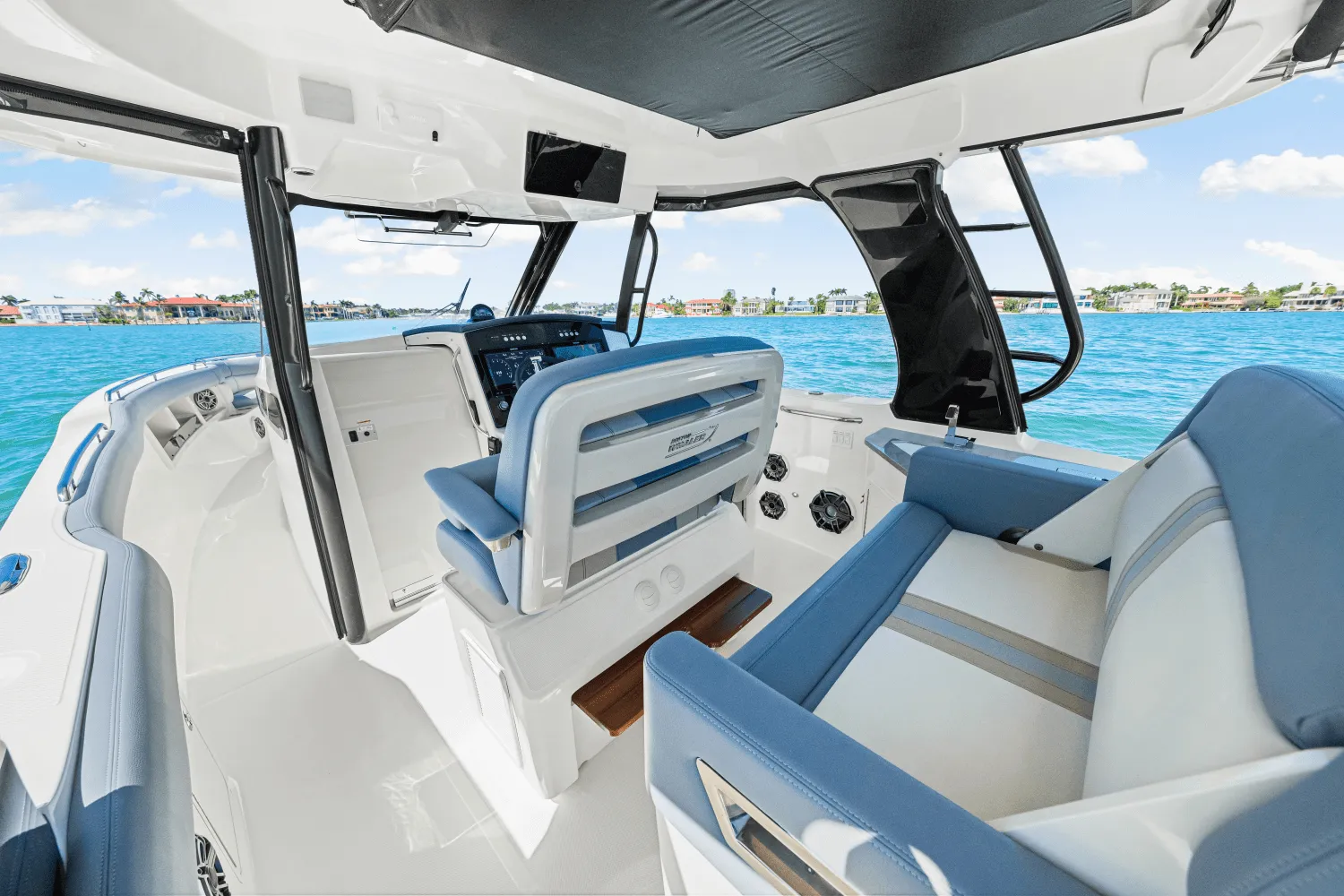 2025 Boston Whaler 350 Realm Image Thumbnail #33