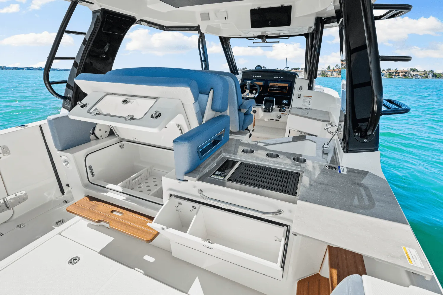 2025 Boston Whaler 350 Realm Image Thumbnail #44