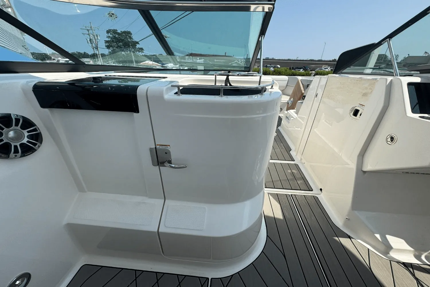 2025 Sea Ray SLX 350 Outboard Image Thumbnail #30