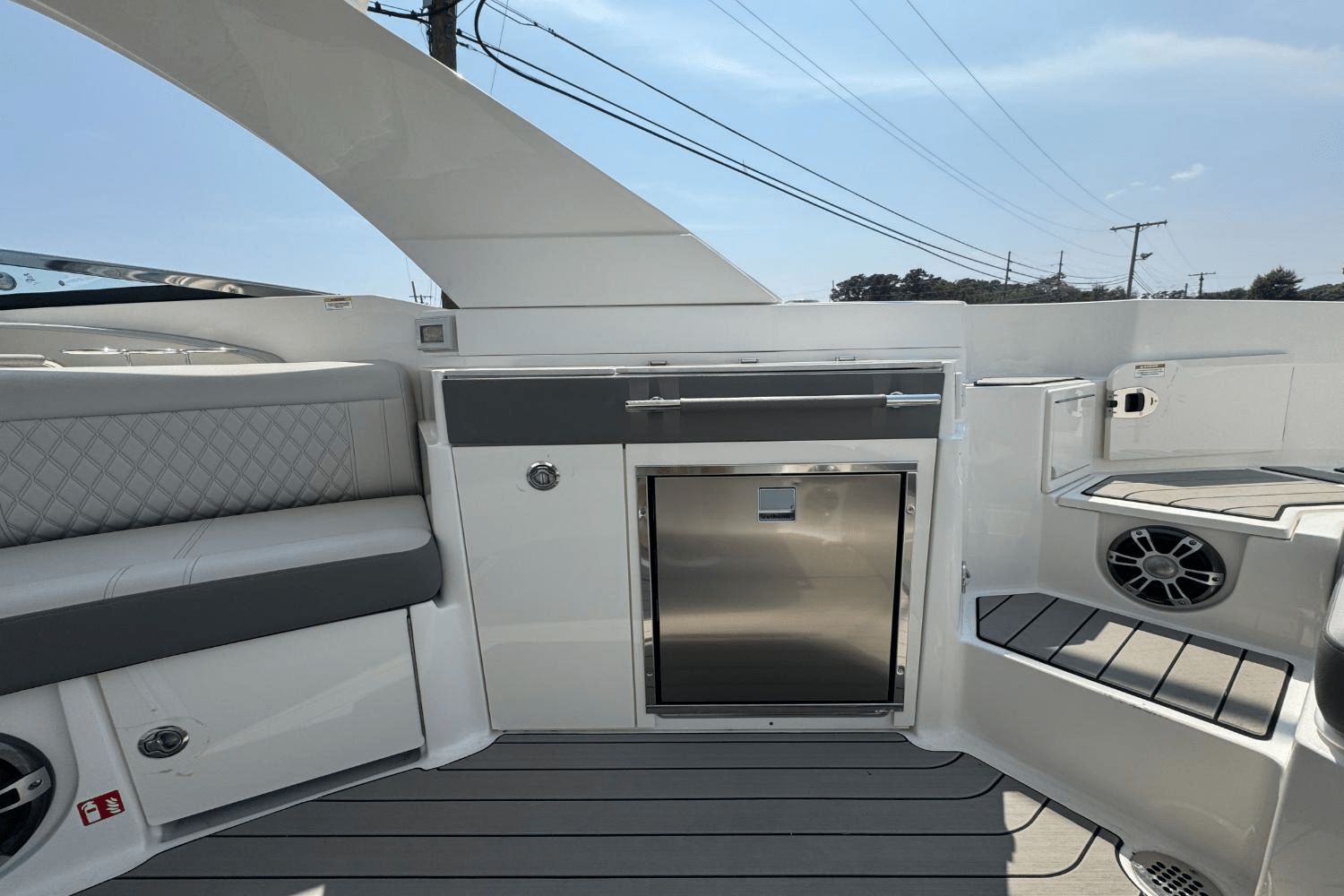 2025 Sea Ray SLX 350 Outboard Image Thumbnail #15