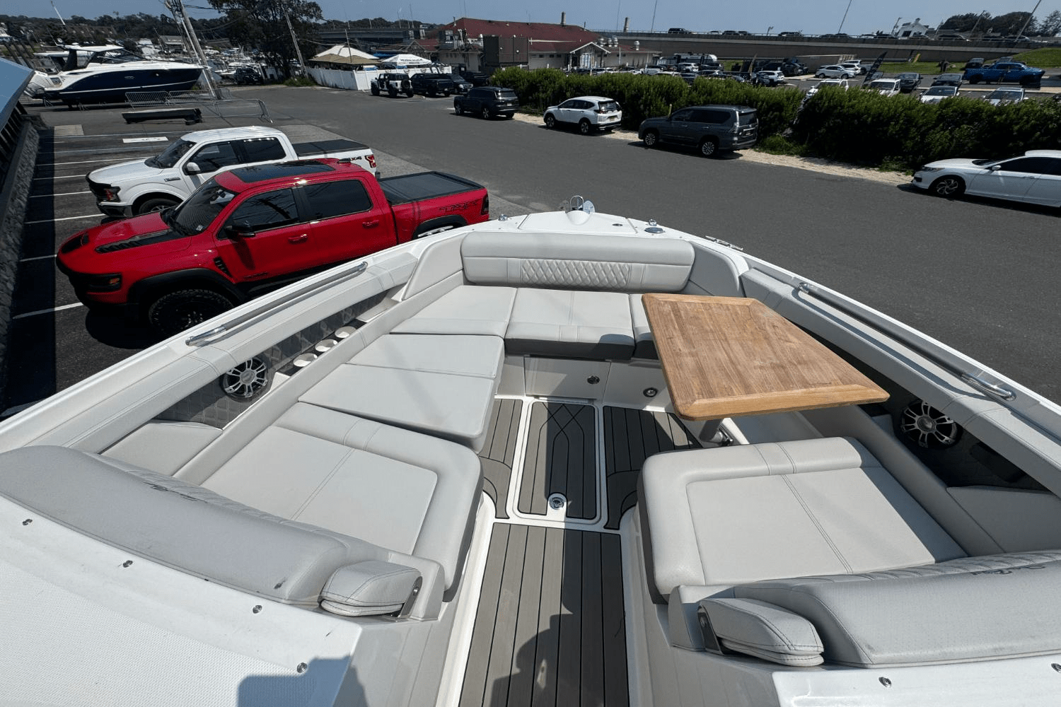 2025 Sea Ray SLX 350 Outboard Image Thumbnail #31