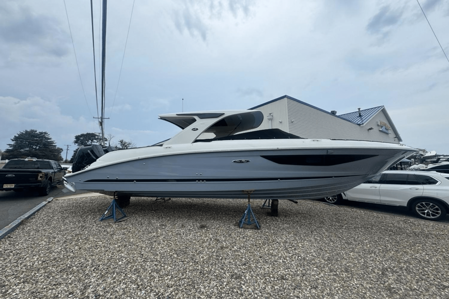 2025 Sea Ray SLX 350 Outboard Image Thumbnail #1