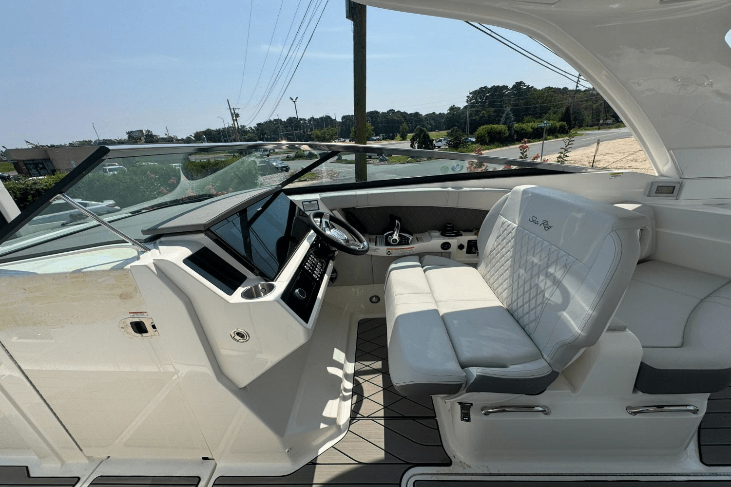 2025 Sea Ray SLX 350 Outboard Image Thumbnail #24