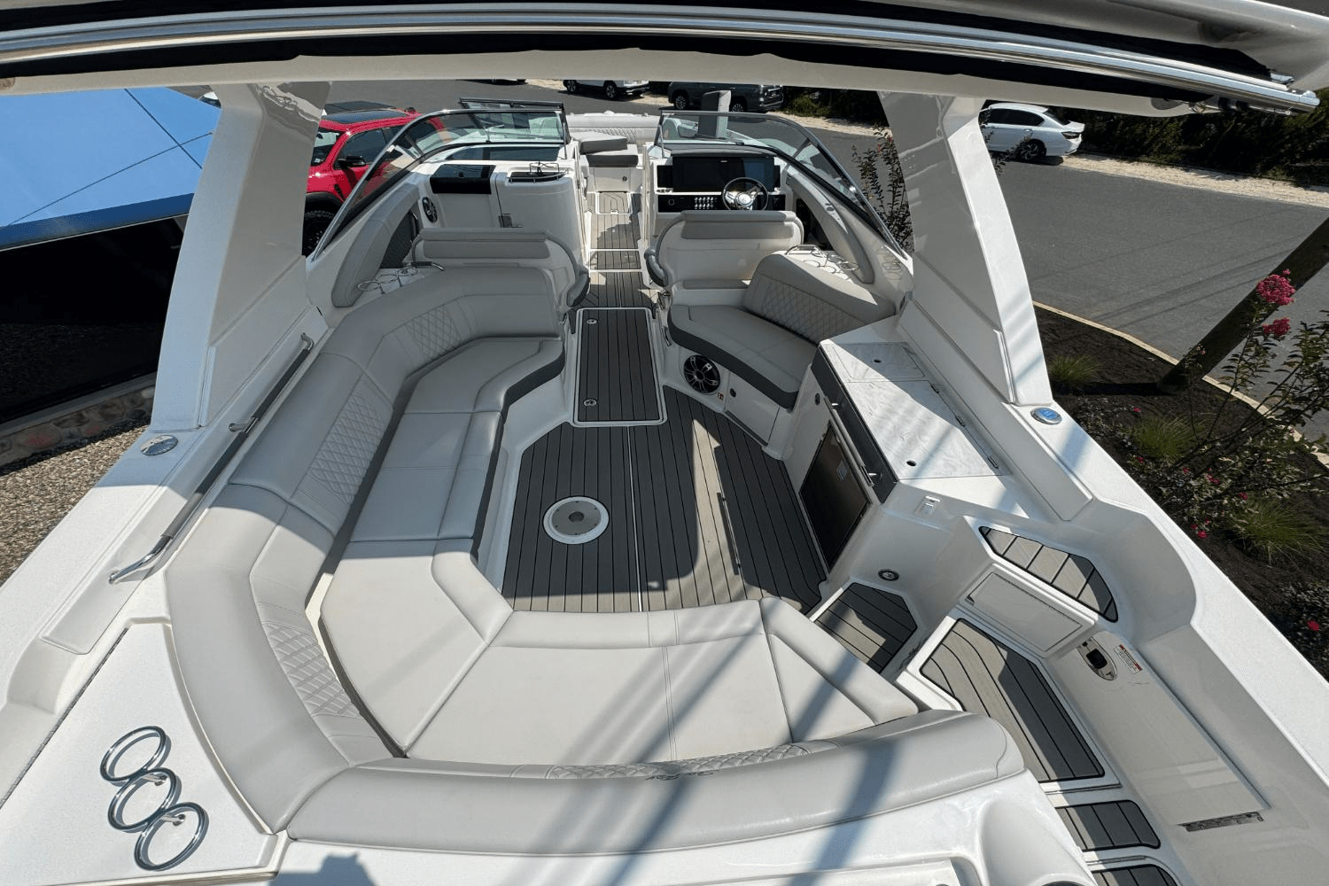 2025 Sea Ray SLX 350 Outboard Image Thumbnail #6