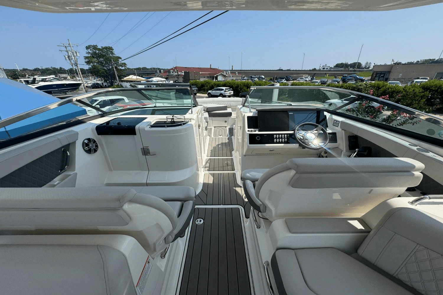2025 Sea Ray SLX 350 Outboard Image Thumbnail #17