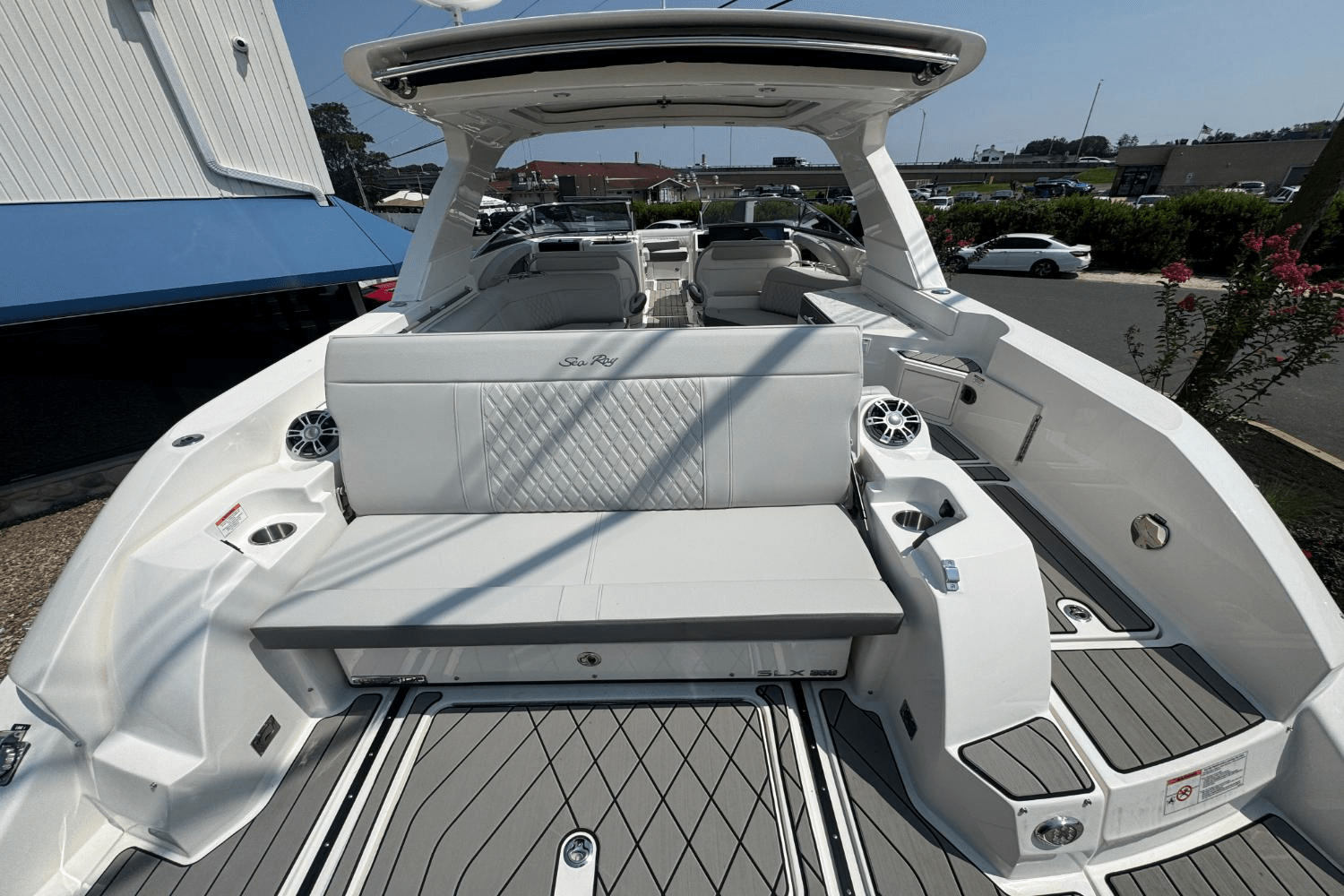 2025 Sea Ray SLX 350 Outboard Image Thumbnail #4