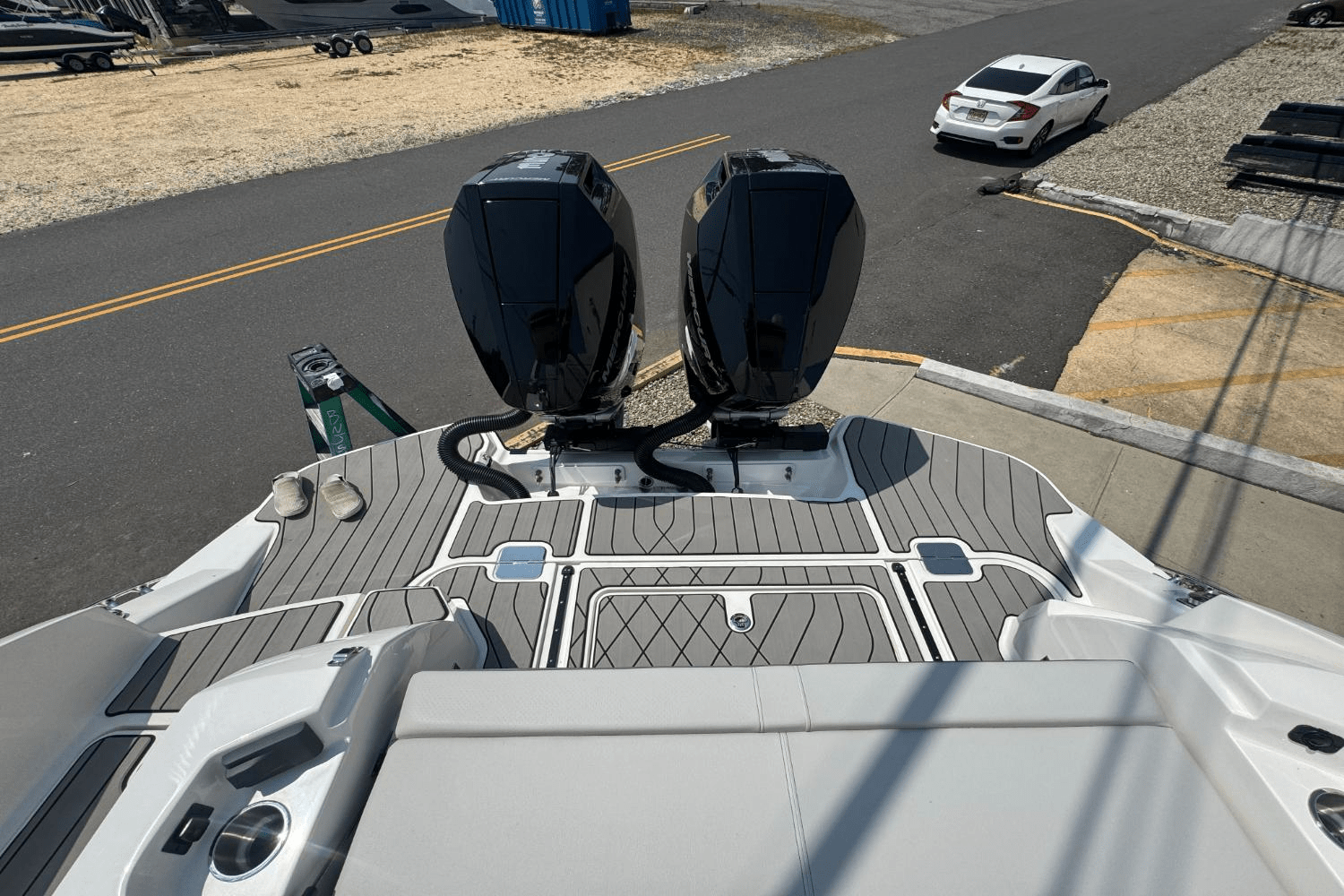 2025 Sea Ray SLX 350 Outboard Image Thumbnail #3