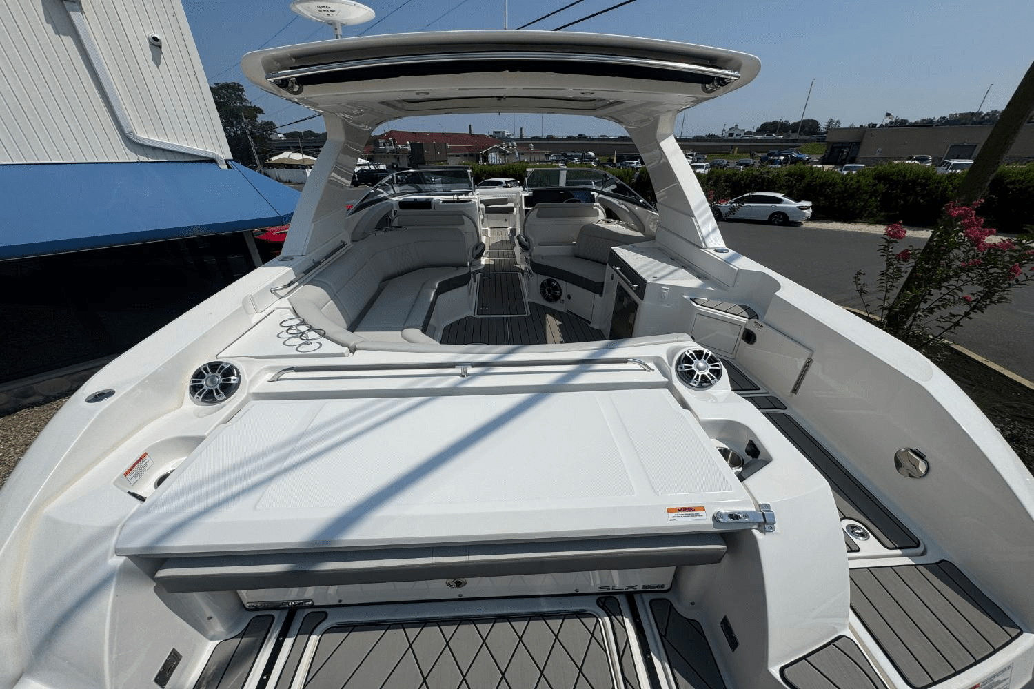 2025 Sea Ray SLX 350 Outboard Image Thumbnail #5