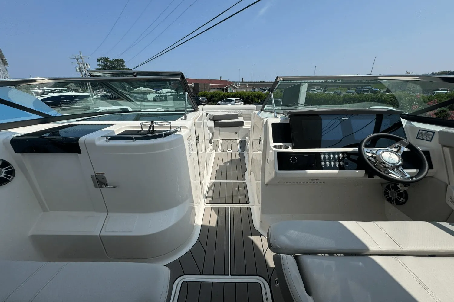 2025 Sea Ray SLX 350 Outboard Image Thumbnail #27