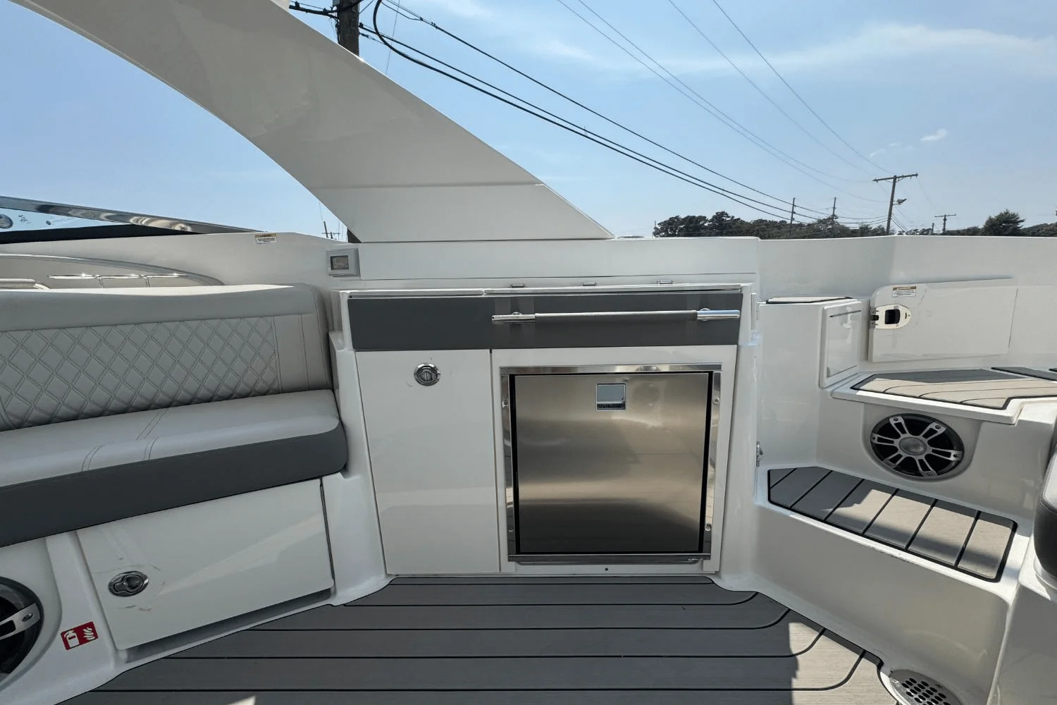 2025 Sea Ray SLX 350 Outboard Image Thumbnail #24