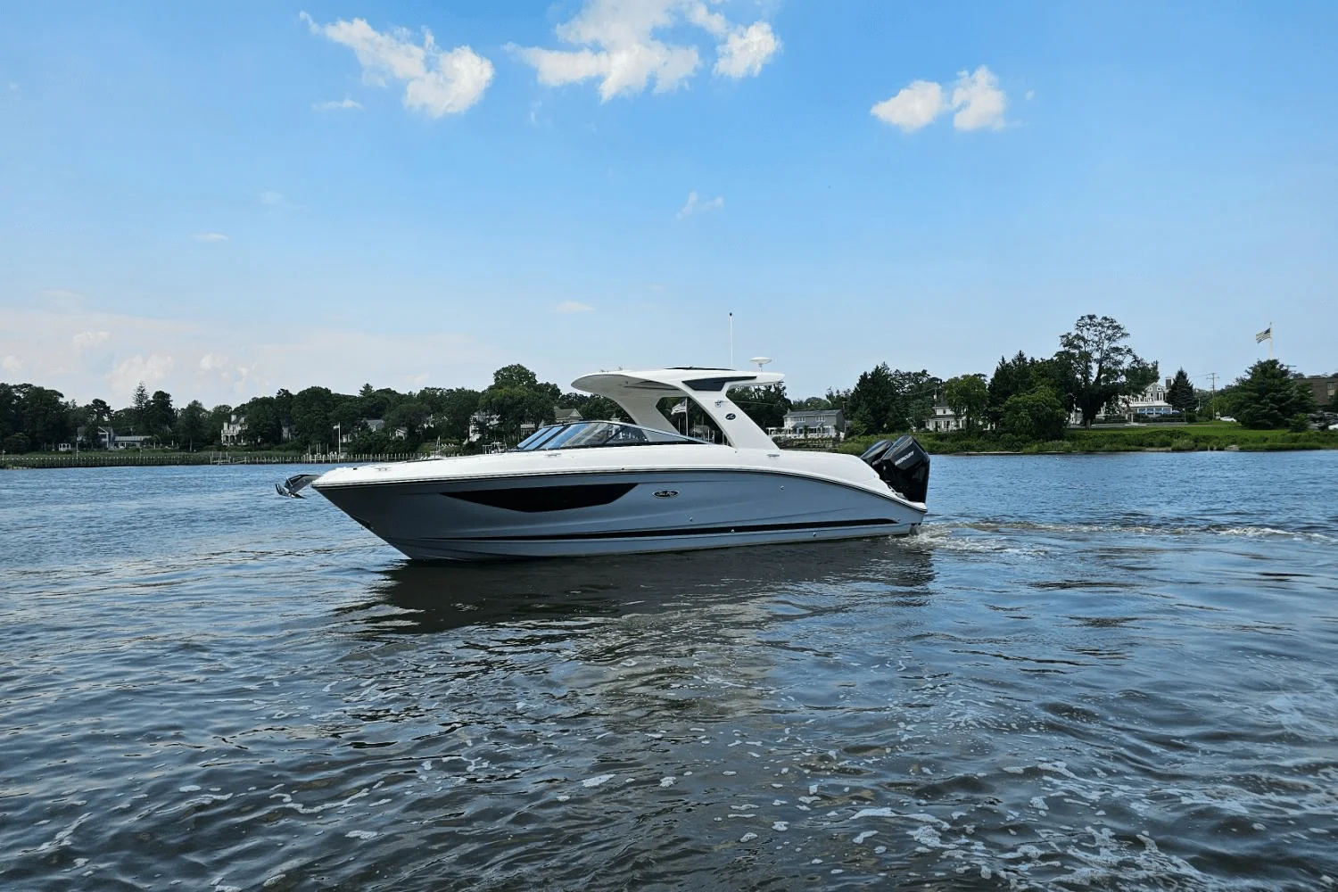 2025 Sea Ray SLX 350 Outboard Image Thumbnail #2