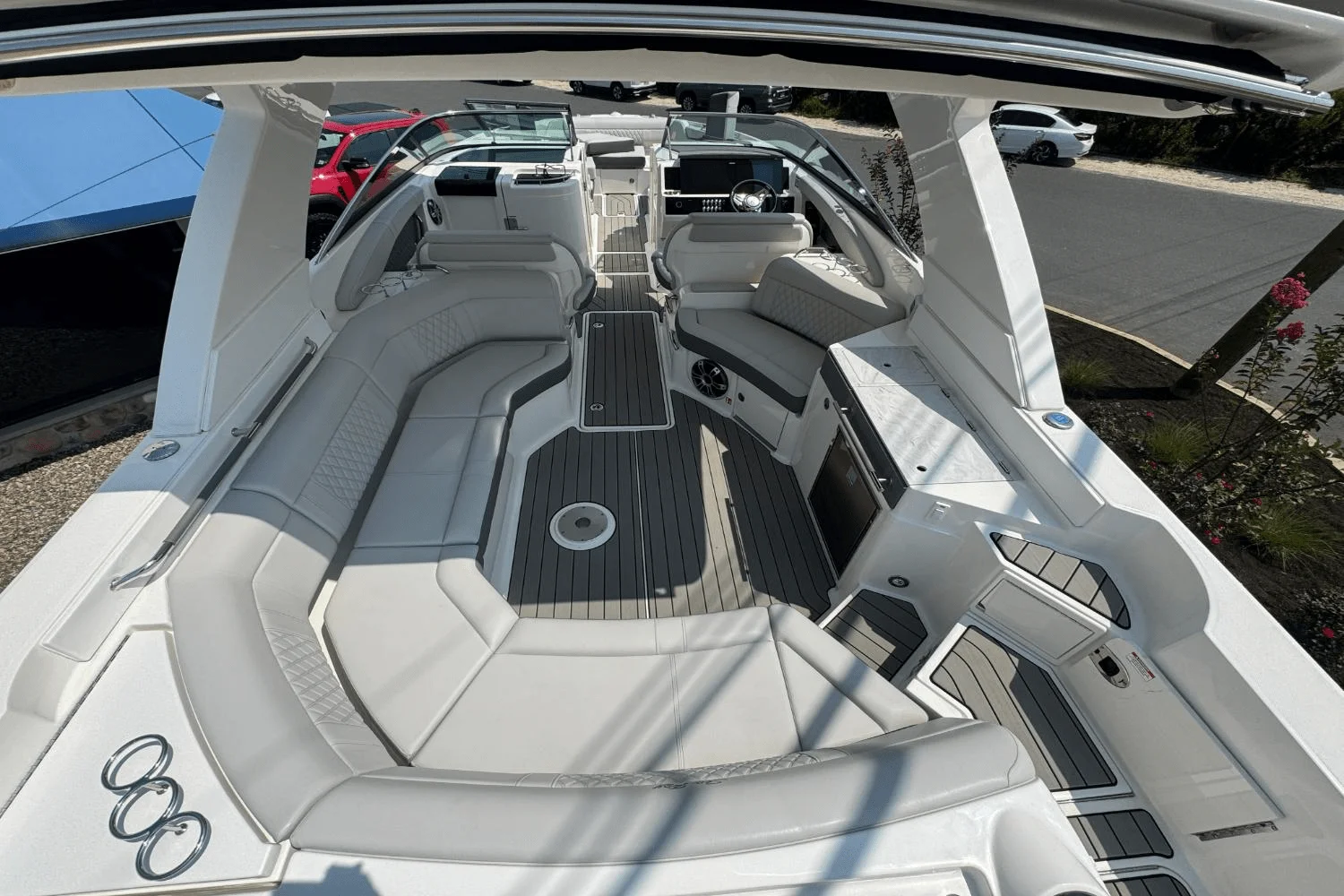 2025 Sea Ray SLX 350 Outboard Image Thumbnail #15