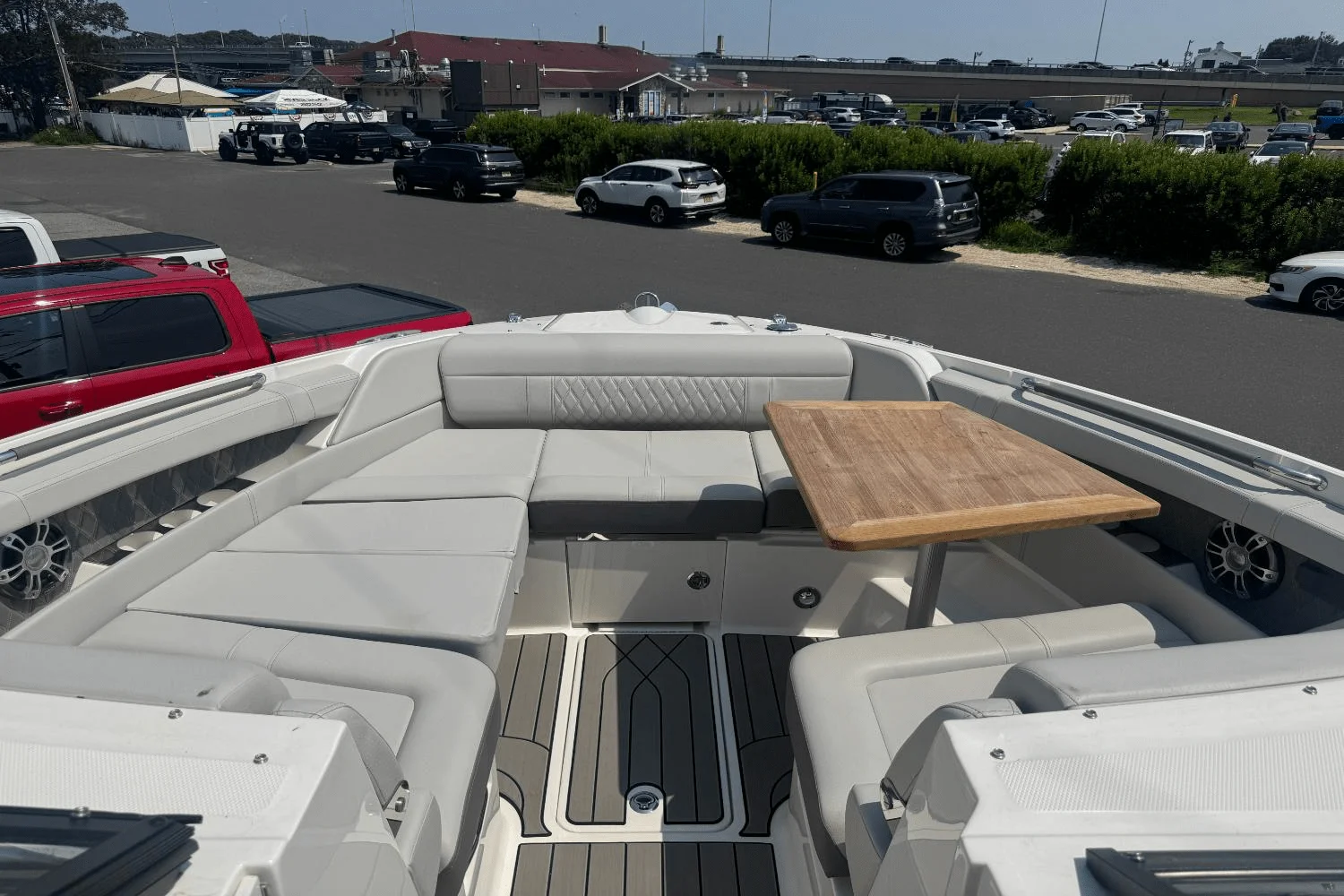 2025 Sea Ray SLX 350 Outboard Image Thumbnail #38