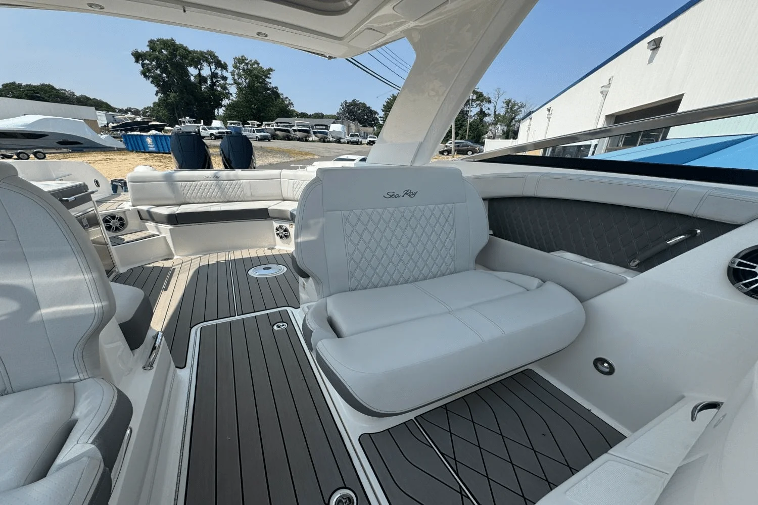 2025 Sea Ray SLX 350 Outboard Image Thumbnail #29