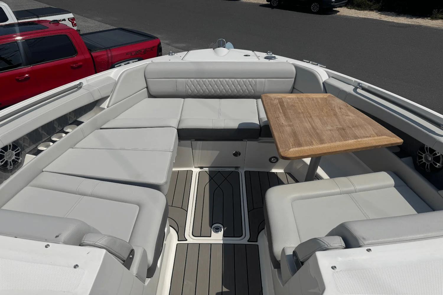 2025 Sea Ray SLX 350 Outboard Image Thumbnail #39